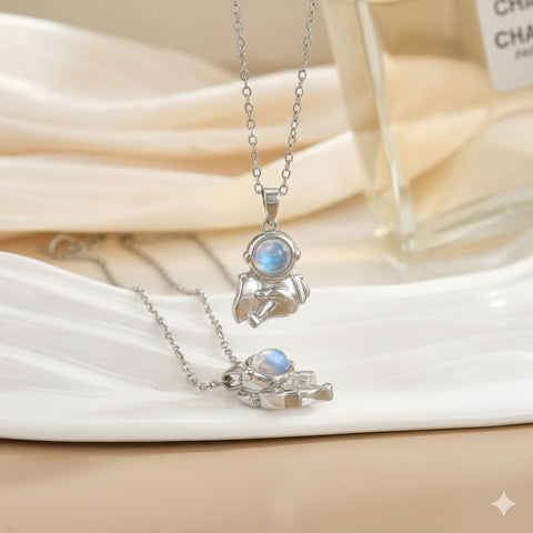 Image of COLLAR DE PAREJA ASTRONAUTA MAGNETICO