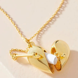COLLAR DE CORAZON CON CARTA DE AMOR