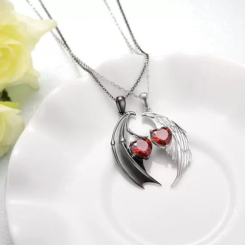 Image of COLLAR DE ANGEL Y DIABLO