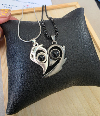 Image of Collar de Pareja Corazón Magnético con Proyección “Te Amo en 100 Idiomas