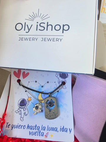 Image of 🍀 Collar de Pareja Trébol con Proyección “Te Amo en 100 Idiomas” 🍀