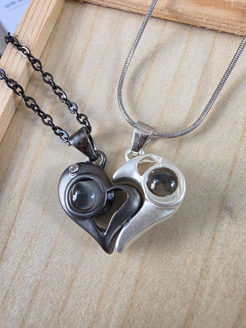 Collar de Pareja “Te Amo en 100 Idiomas” con Proyección Mágica