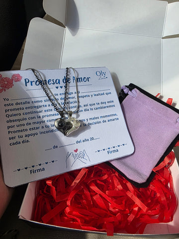 Image of Collar de Pareja “Te Amo en 100 Idiomas” con Proyección Mágica