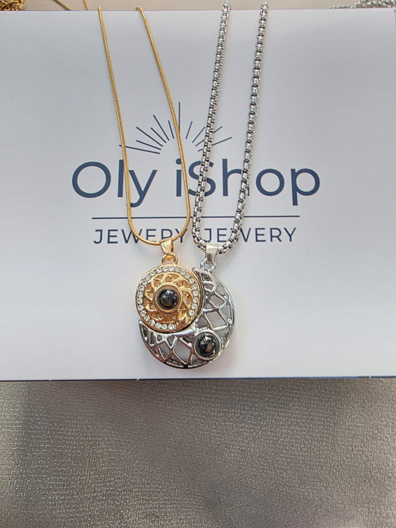 Collar de Pareja Sol y Luna Magnético con Proyección Te Amo en 100 Idiomas