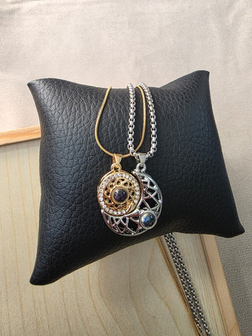 Image of Collar de Pareja Sol y Luna Magnético con Proyección Te Amo en 100 Idiomas