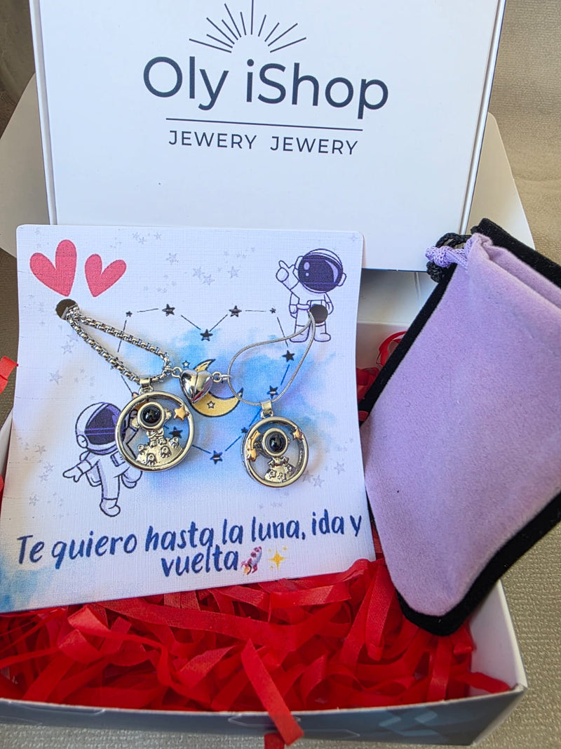 Collar Astronauta con Estrellas y Proyección “Te Amo en 100 Idiomas"