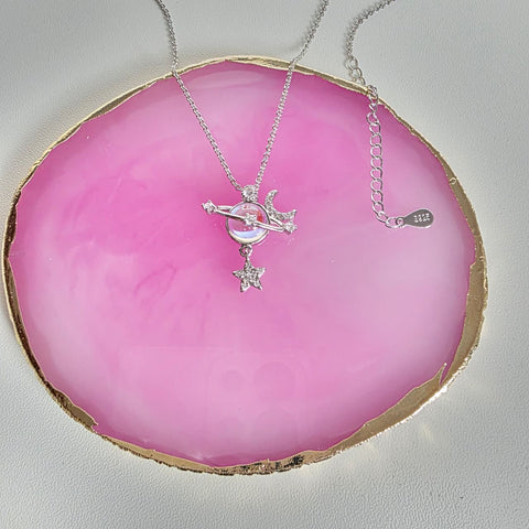 Image of Collar Saturno y Luna - Amor Infinito Bajo las Estrellas