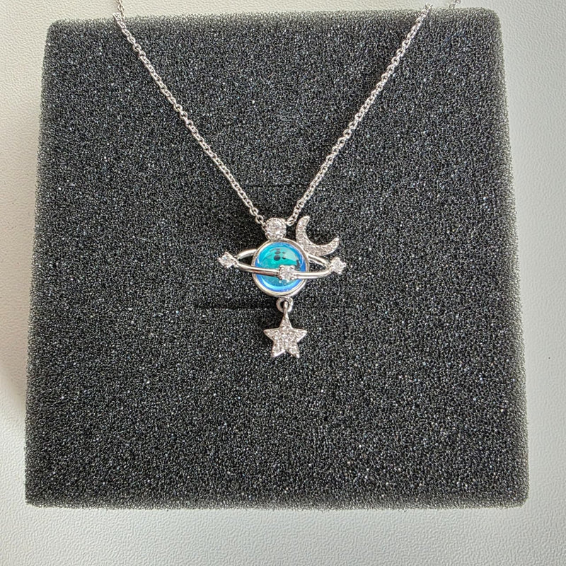 Collar Saturno y Luna - Amor Infinito Bajo las Estrellas