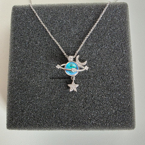 Image of Collar Saturno y Luna - Amor Infinito Bajo las Estrellas