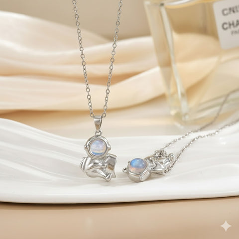 Image of COLLAR DE PAREJA ASTRONAUTA MAGNETICO